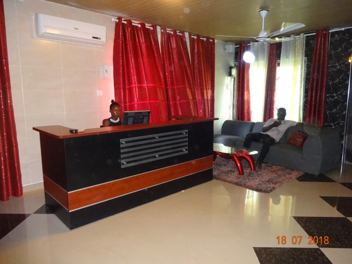 Nordik Palace Bed & Breakfast Tema Exterior photo